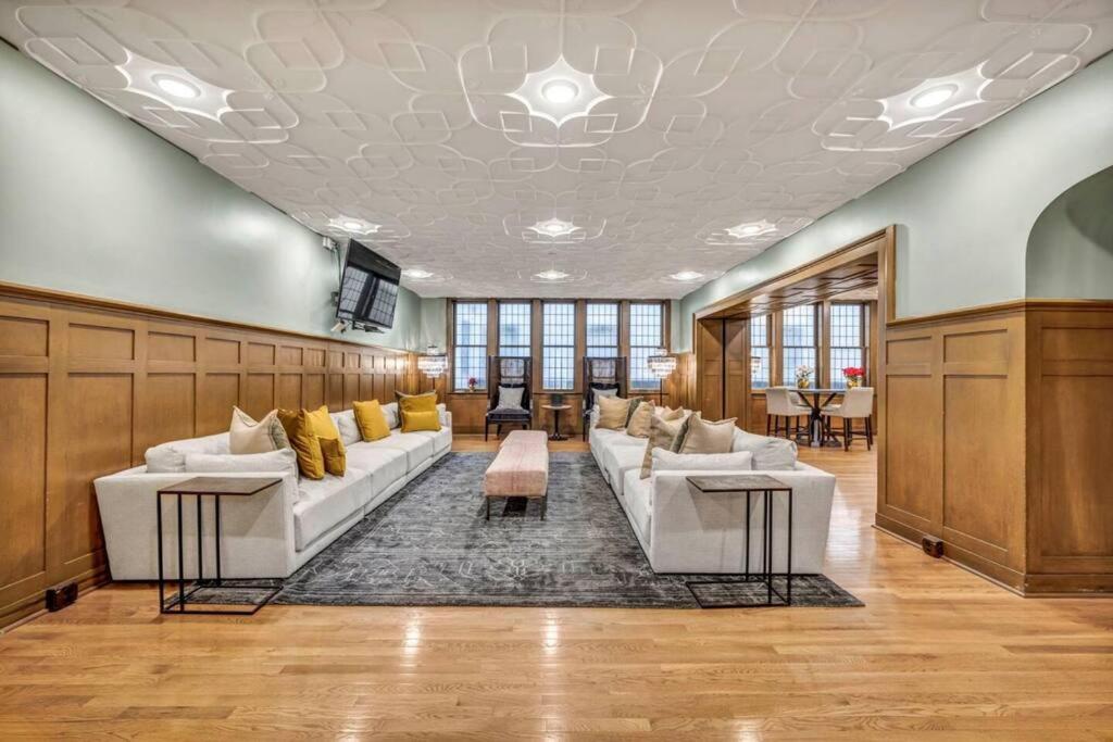 2Br Unit In The Heart Of Dt On Playhouse Square, With Pool And Gym Access-1106 Apartment Кливланд Екстериор снимка