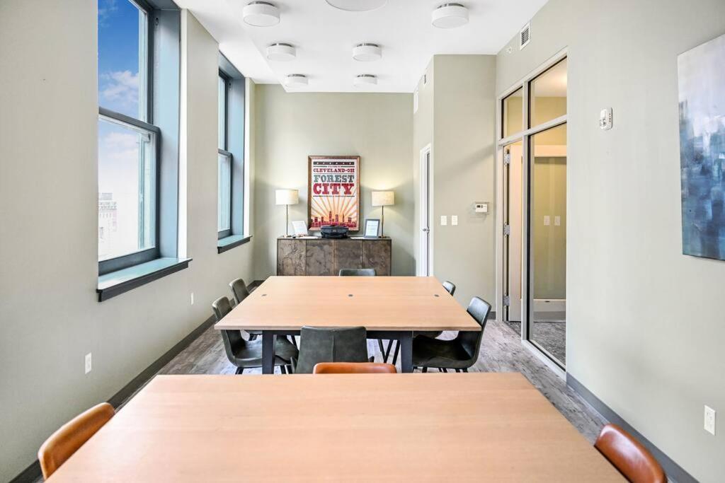 2Br Unit In The Heart Of Dt On Playhouse Square, With Pool And Gym Access-1106 Apartment Кливланд Екстериор снимка