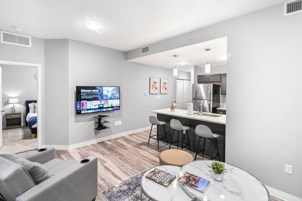 2Br Unit In The Heart Of Dt On Playhouse Square, With Pool And Gym Access-1106 Apartment Кливланд Екстериор снимка