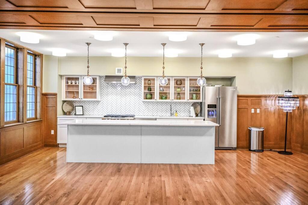 2Br Unit In The Heart Of Dt On Playhouse Square, With Pool And Gym Access-1106 Apartment Кливланд Екстериор снимка