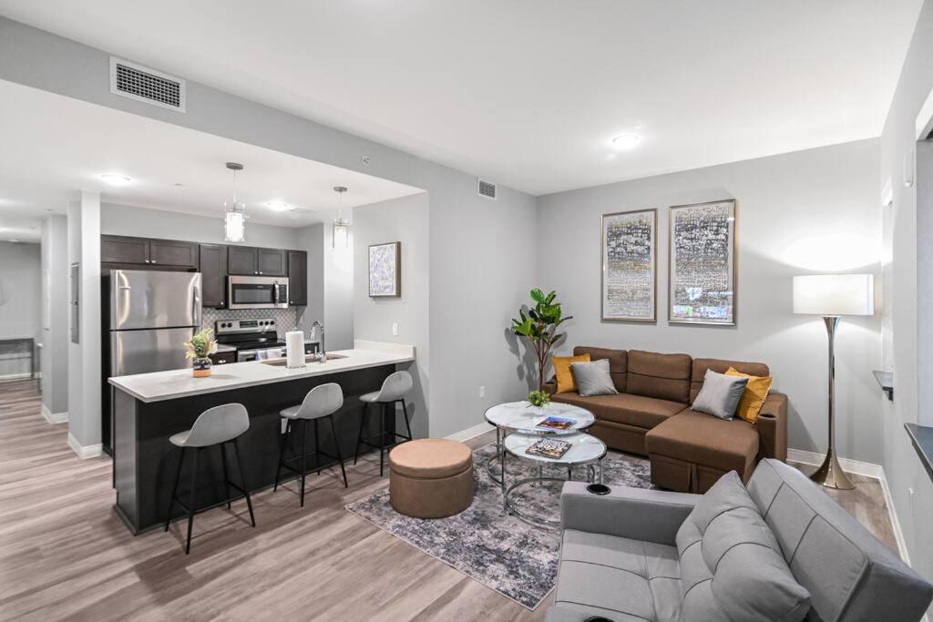 2Br Unit In The Heart Of Dt On Playhouse Square, With Pool And Gym Access-1106 Apartment Кливланд Екстериор снимка